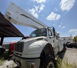 2009 Altec AA77-TE93 MOUNTED ON 2009 FREIGHTLINER BUSINESS CLASS M2 106
