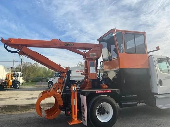 2018 PETERSEN IND LIGHTNING LOADER RS3 MOUNTED ON 2018 FREIGHTLINER BUSINESS CLASS M2 106