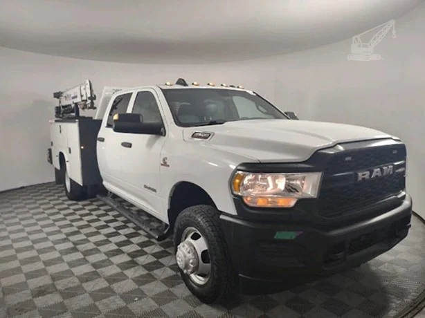 2022 Stellar EC3200 MOUNTED ON 2022 RAM 3500 TRADESMAN