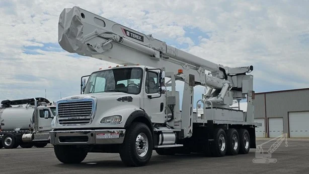 2014 TEREX TM125 MOUNTED ON 2015 FREIGHTLINER BUSINESS CLASS M2 112
