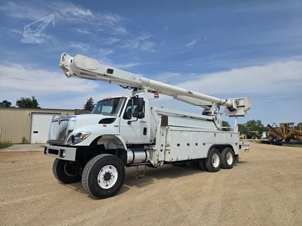 2013 ALTEC AM900-E100 MOUNTED ON 2013 INTERNATIONAL WORKSTAR 7400
