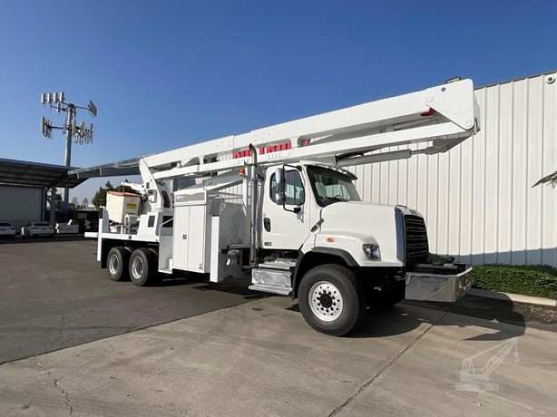 2013 VERSALIFT VST9000I MOUNTED ON 2013 FREIGHTLINER 108SD