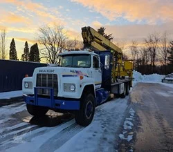 1998 Atlas 250.1 MOUNTED ON 1998 MACK RD686