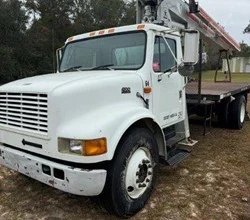 1999 JLG 1000BT MOUNTED ON 1999 INTERNATIONAL 4700