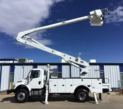 2014 Altec AA55 MOUNTED ON 2014 FREIGHTLINER BUSINESS CLASS M2 106