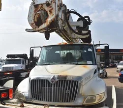2011 ALTEC DM47TR MOUNTED ON 2011 INTERNATIONAL DURASTAR 4300