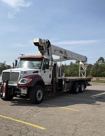 2004 ALTEC AC26-103B MOUNTED ON 2004 INTERNATIONAL WORKSTAR 7600