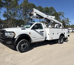 2020 VERSALIFT SST40EIH MOUNTED ON 2019 RAM 5500 TRADESMAN