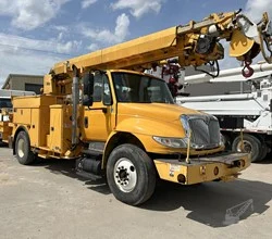 2012 ALTEC DM47BR MOUNTED ON 2012 INTERNATIONAL DURASTAR 4400
