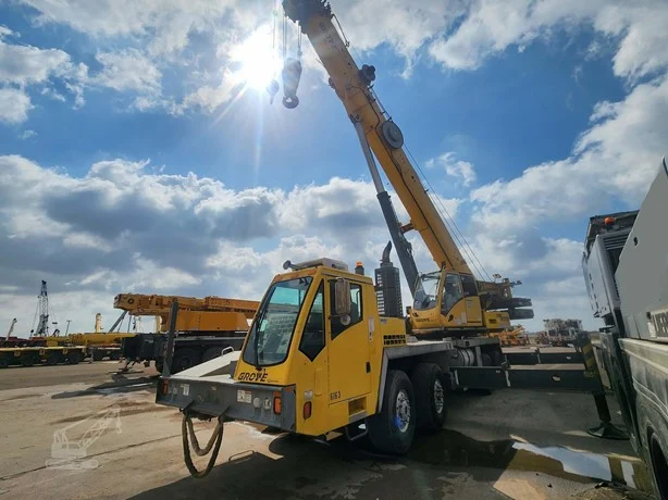 2011 GROVE TMS9000E
