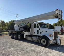 2006 Altec AC38-103S MOUNTED ON 2006 PETERBILT 357