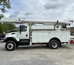 2003 Altec AM855 MOUNTED ON 2004 INTERNATIONAL WORKSTAR 7300