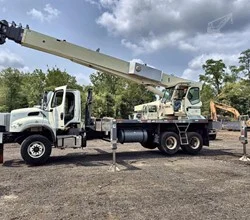 2013 TEREX RS70100 MOUNTED ON 2013 FREIGHTLINER BUSINESS CLASS M2 106