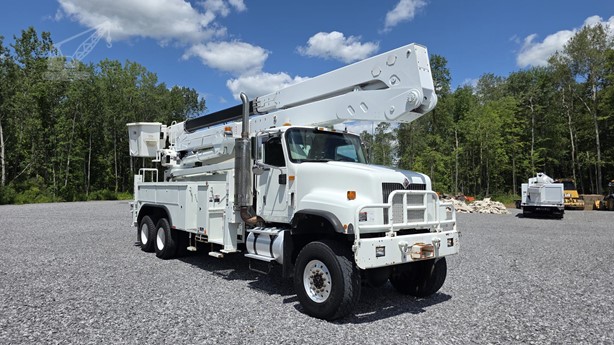 2010 ALTEC AA77-TE93 MOUNTED ON 2010 INTERNATIONAL PAYSTAR 5500