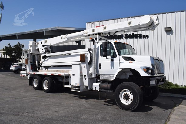 2013 Altec AM900-E100 MOUNTED ON 2013 INTERNATIONAL WORKSTAR 7400