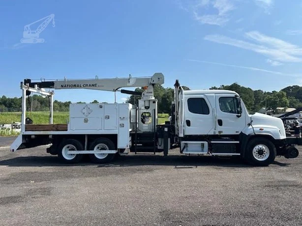 2014 NATIONAL 400B MOUNTED ON 2014 FREIGHTLINER 114SD
