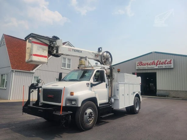 2008 HI RANGER TCP40 MOUNTED ON 2008 GMC TOPKICK C8500