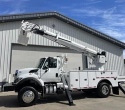 2017 Altec DM47BTR MOUNTED ON 2017 INTERNATIONAL WORKSTAR 7300