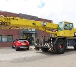 1995 Liebherr LTL1030