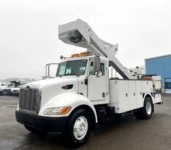2006 VERSALIFT VST5000I MOUNTED ON 2006 PETERBILT 335
