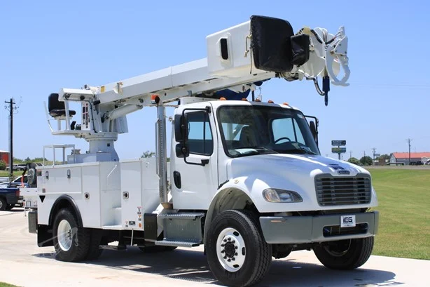 2020 ALTEC DM47BTR MOUNTED ON 2020 FREIGHTLINER BUSINESS CLASS M2 106