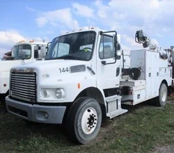 2009 IMT 2820 MOUNTED ON 2010 FREIGHTLINER BUSINESS CLASS M2 106