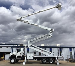 2014 Altec AM900-E100 MOUNTED ON 2014 FREIGHTLINER BUSINESS CLASS M2 106