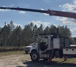 2017 Elliott L60R MOUNTED ON 2017 FREIGHTLINER BUSINESS CLASS M2 106