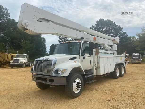 2004 ALTEC A77TE93 MOUNTED ON 2004 INTERNATIONAL WORKSTAR 7400