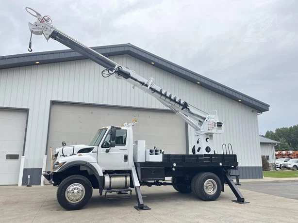 2013 Terex COMMANDER 4045 MOUNTED ON 2013 FREIGHTLINER BUSINESS CLASS M2 106 Digger Derricks for Sale