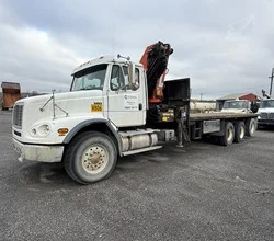 2002 Palfinger PK32000 MOUNTED ON 2002 FREIGHTLINER FL112