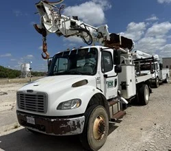 2015 TEREX COMMANDER 4047 MOUNTED ON 2015 FREIGHTLINER BUSINESS CLASS M2 106