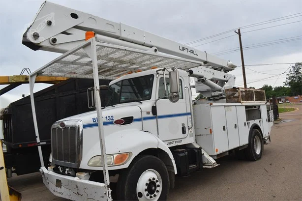 2007 LIFT-ALL LOM55-2MS MOUNTED ON 2007 PETERBILT 335