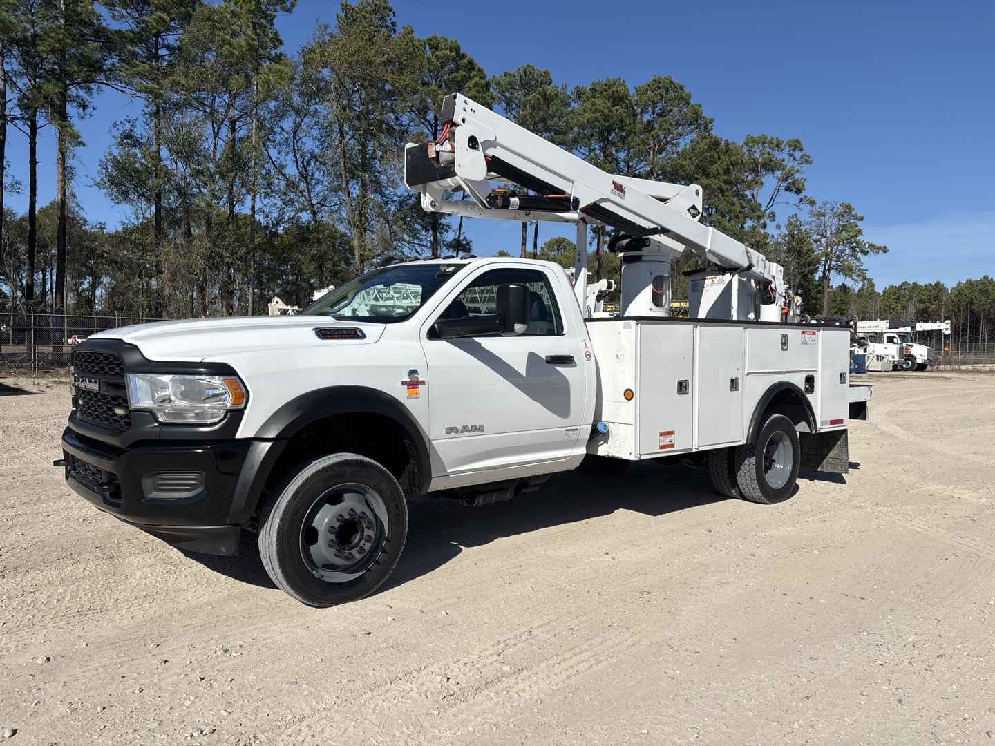 2019 Versalift SST-40-EIH