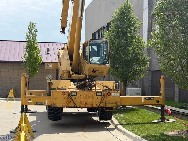 2000 GROVE RT530E