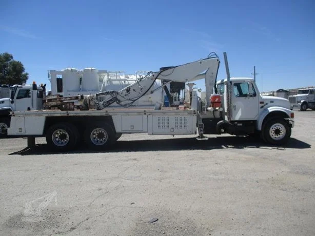 1999 FEC 3216 MOUNTED ON 1999 INTERNATIONAL 4900