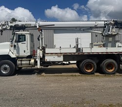 2008 ALTEC D4060TR MOUNTED ON 2008 INTERNATIONAL PAYSTAR 5600