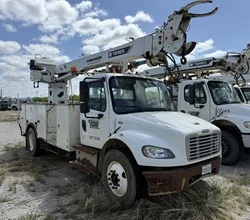 2015 TEREX COMMANDER 4047 MOUNTED ON 2015 FREIGHTLINER BUSINESS CLASS M2 106