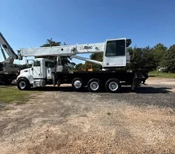 2007 Altec AC38-103S MOUNTED ON 2007 PETERBILT 340