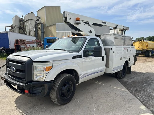 2011 VERSALIFT TEL29NE MOUNTED ON 2011 FORD F350