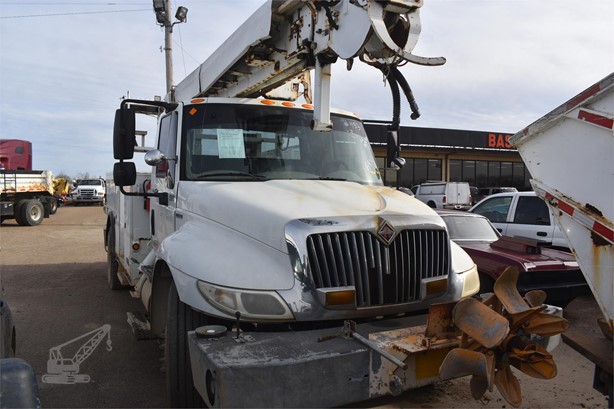 2010 ALTEC D947TR MOUNTED ON 2010 INTERNATIONAL DURASTAR 4300