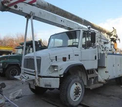 2002 Altec AN652 MOUNTED ON 2002 FREIGHTLINER FL70