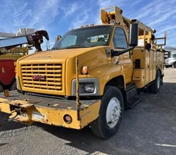 2008 TEREX COMMANDER 4047 MOUNTED ON 2008 GMC TOPKICK C8500