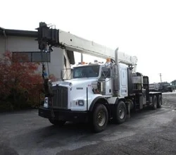 2005 NATIONAL 900A MOUNTED ON 2005 KENWORTH T800