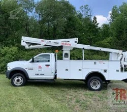 2016 VERSALIFT SST40EIH MOUNTED ON 2016 DODGE RAM 5500
