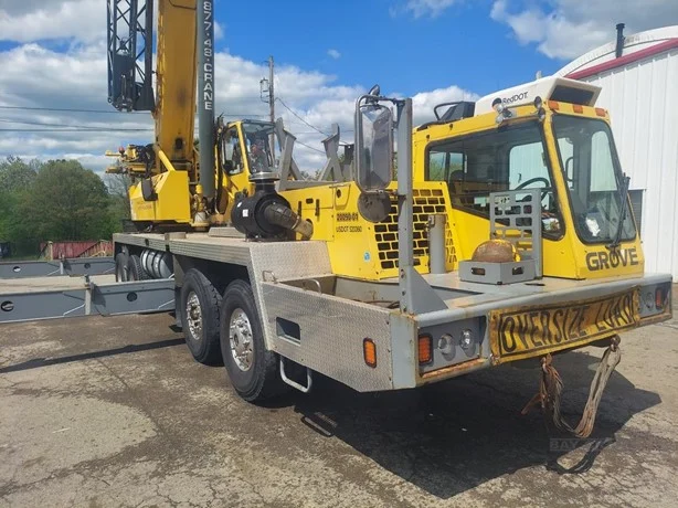 2003 GROVE TMS900E