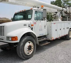 2001 Altec AM900 MOUNTED ON 2001 INTERNATIONAL 4700