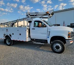 2024 VERSALIFT STP36NE MOUNTED ON 2023 CHEVROLET W5500HD