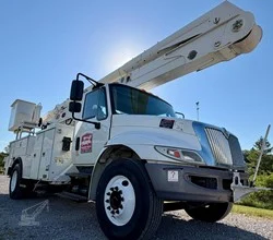 2018 Altec AA55 MOUNTED ON 2018 INTERNATIONAL DURASTAR 4300 Bucket Trucks / Service Trucks for Sale