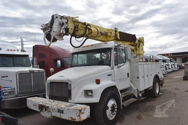 2002 ALTEC D945TR MOUNTED ON 2002 FREIGHTLINER FL80